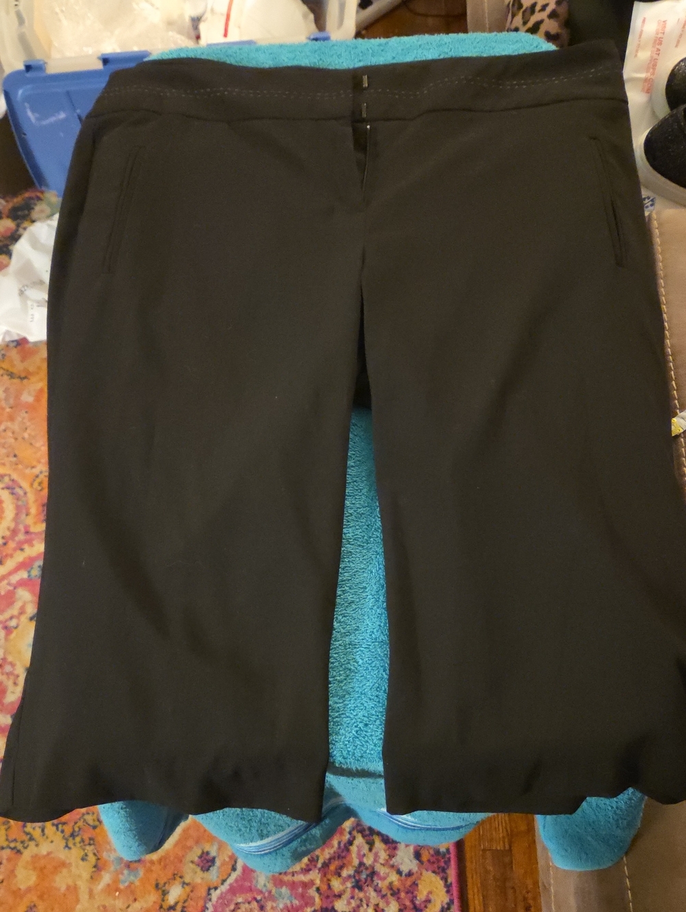 Sharagano Black Cropped Tailored Capris